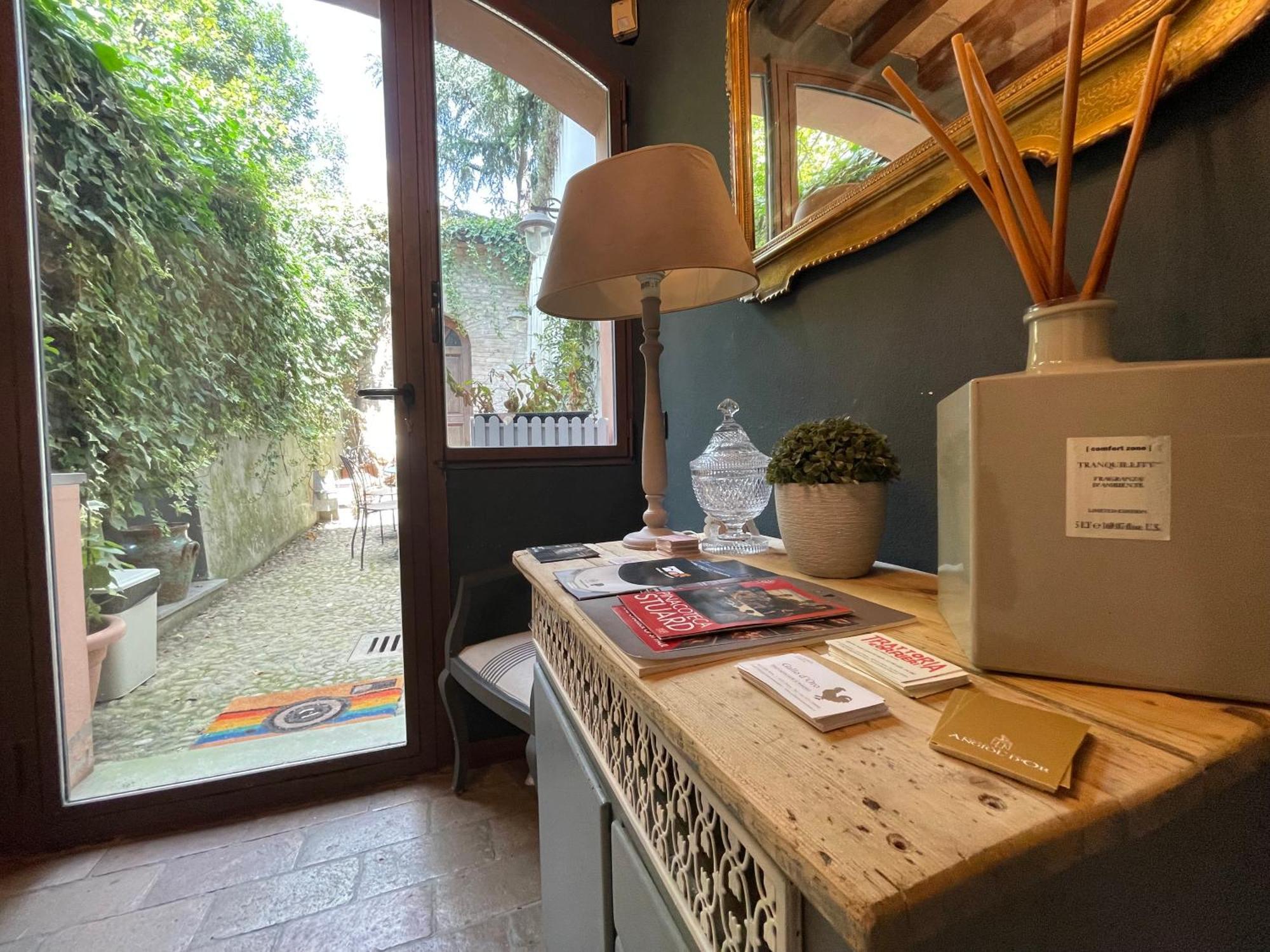 Le Camere Di Bsuites Affittacamere Parma Eksteriør billede
