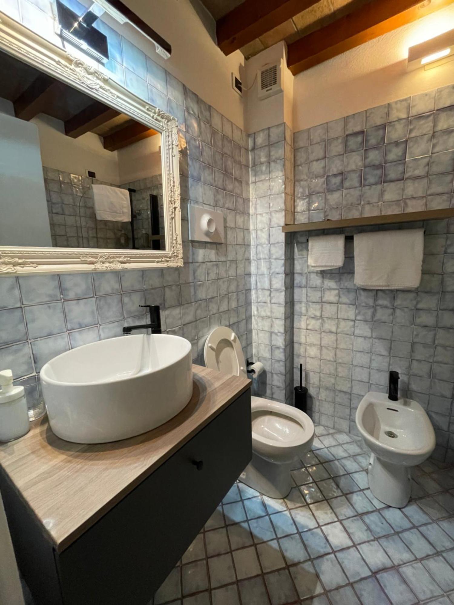 Le Camere Di Bsuites Affittacamere Parma Værelse billede