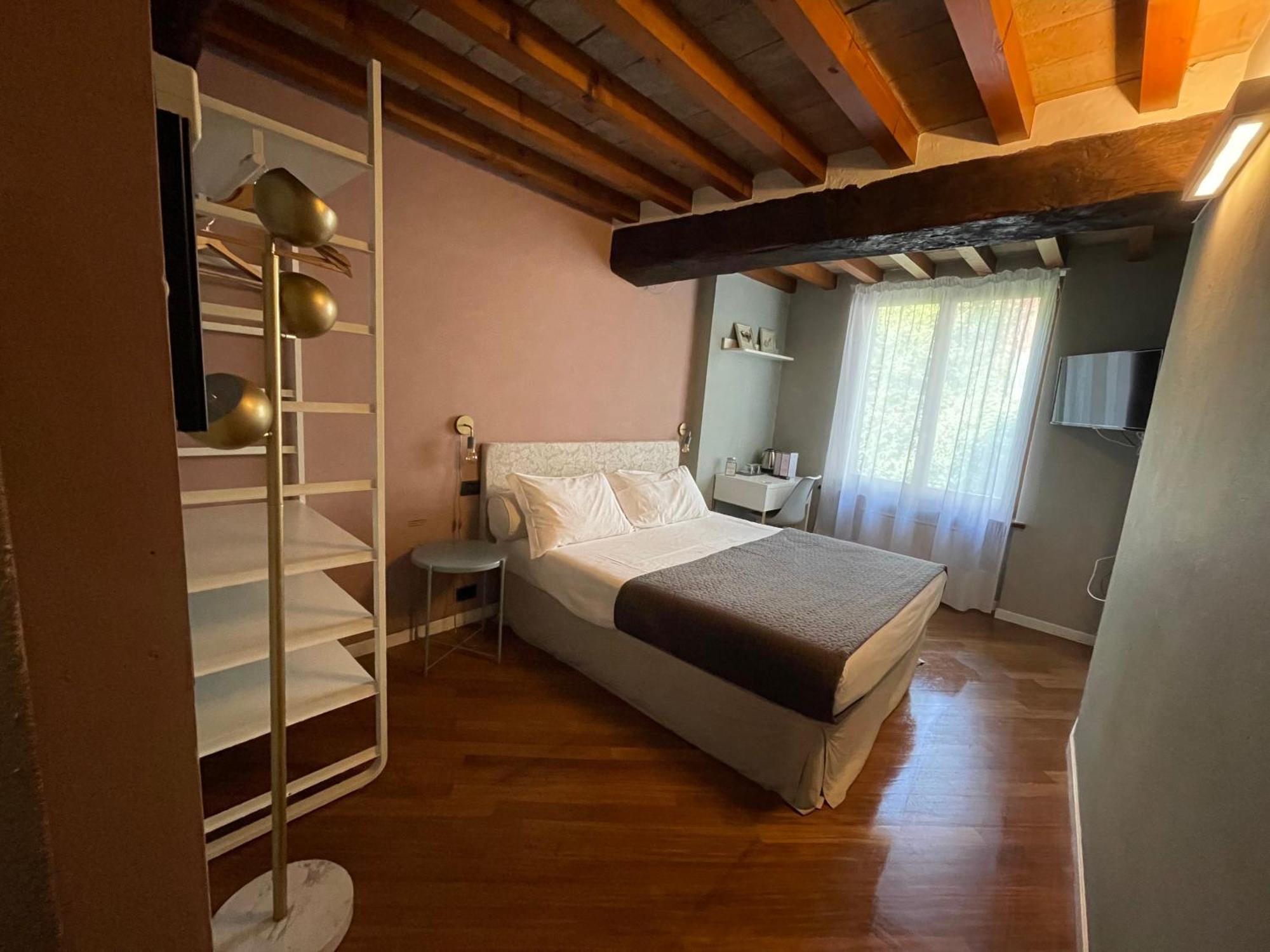 Le Camere Di Bsuites Affittacamere Parma Eksteriør billede