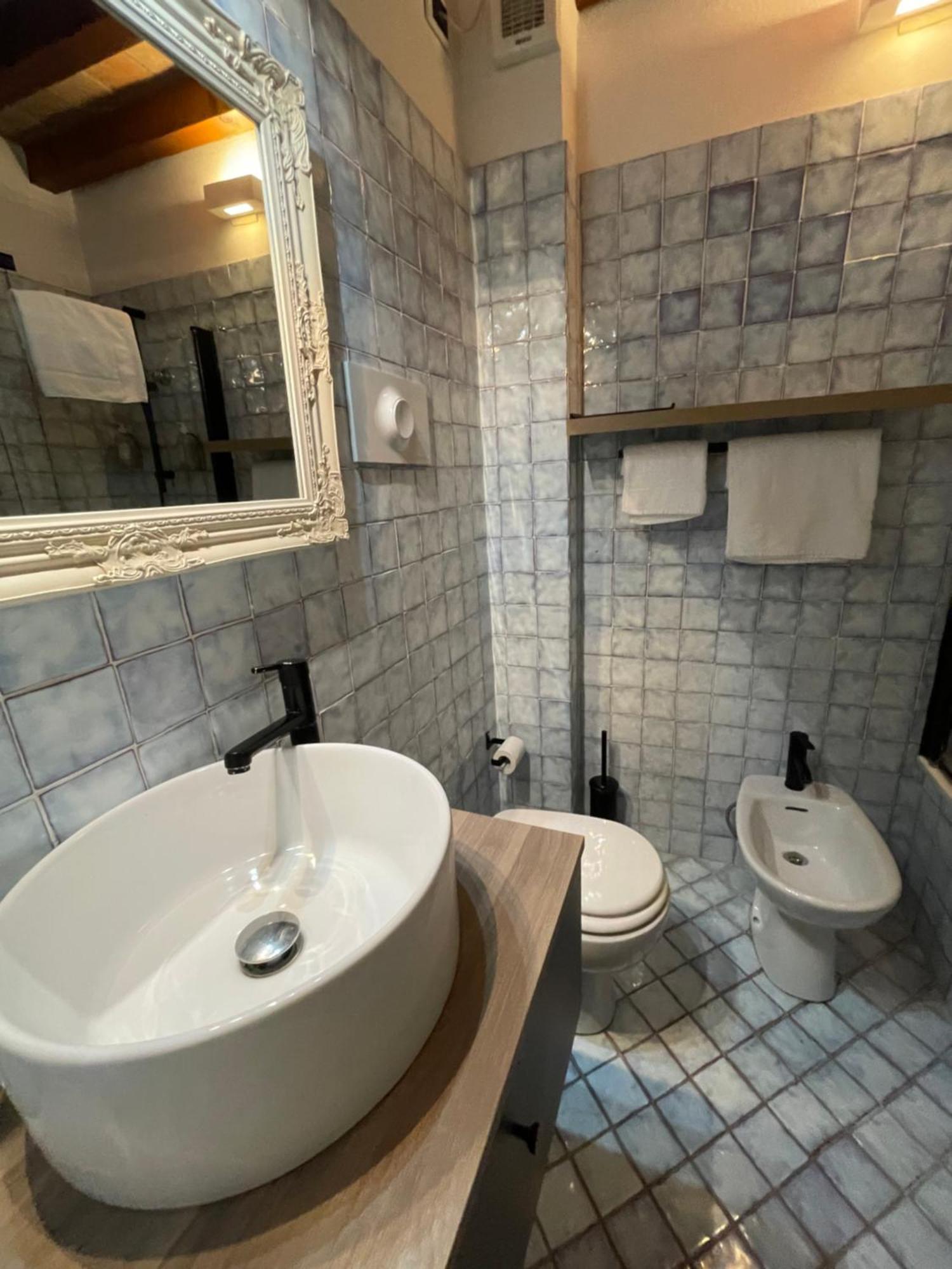 Le Camere Di Bsuites Affittacamere Parma Værelse billede