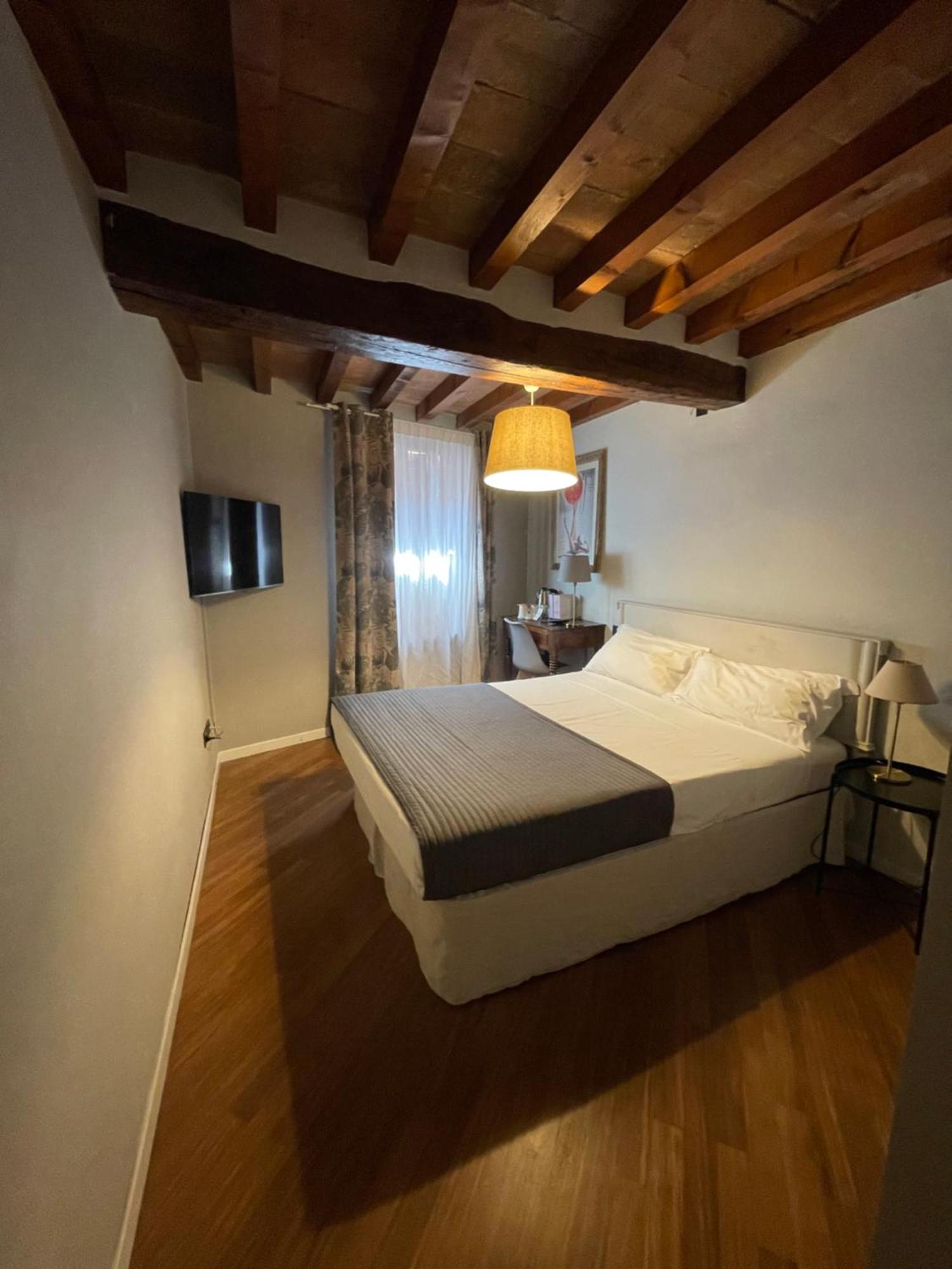 Le Camere Di Bsuites Affittacamere Parma Eksteriør billede
